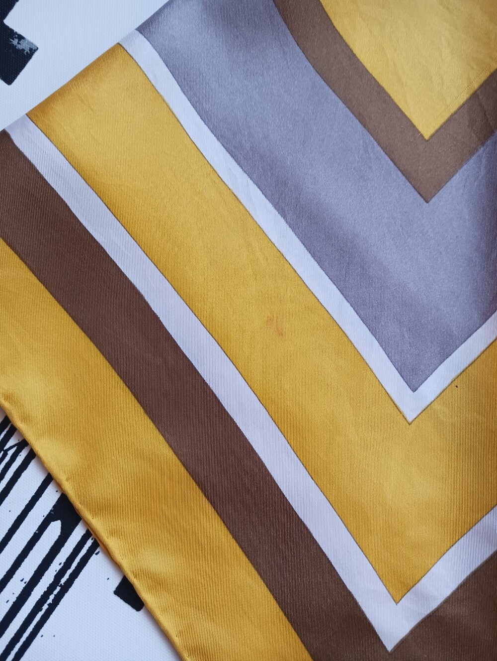 V8ntage Christian Dior From 80s Silk Scarf 31" - Picture 8 of 11
